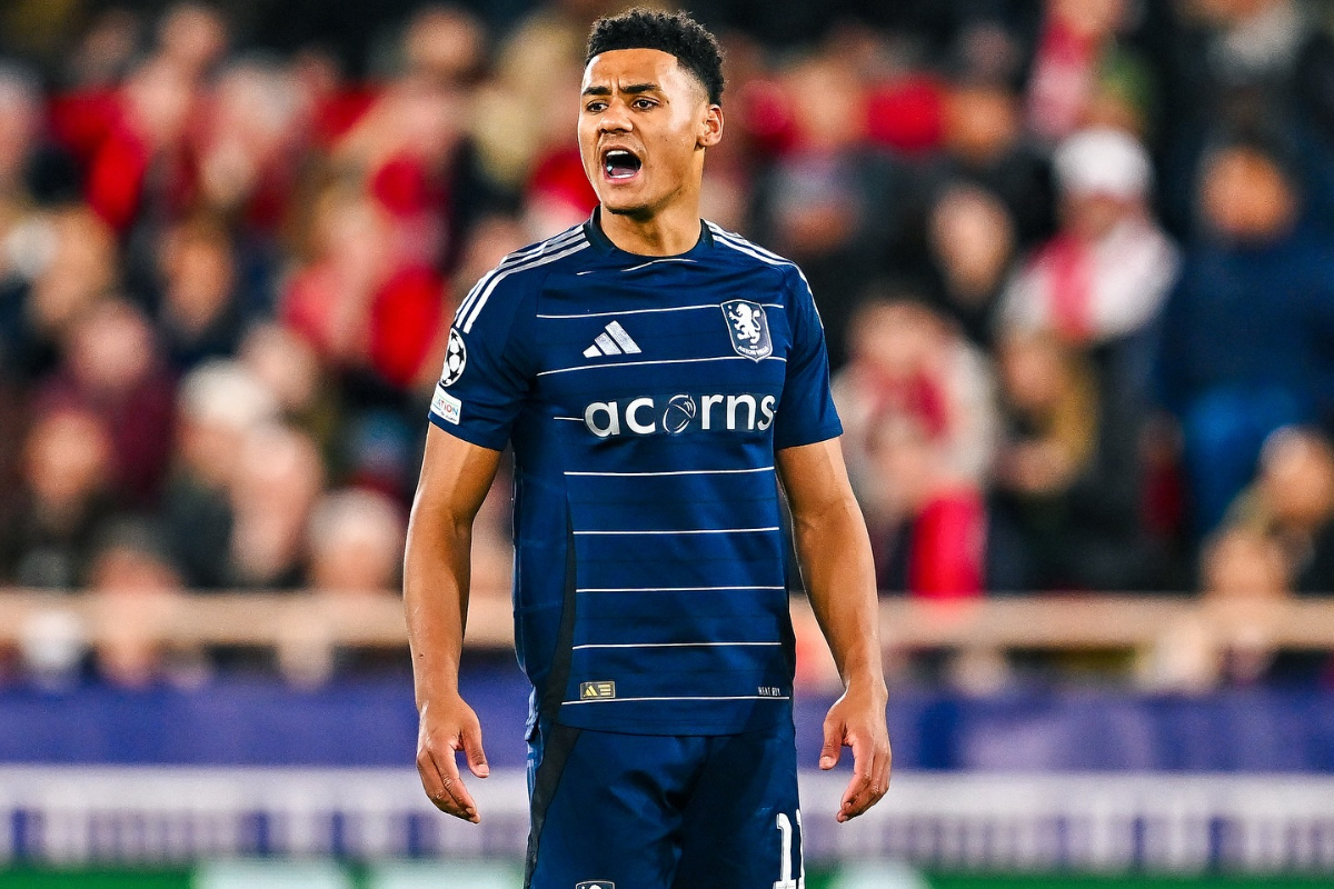 Aston Villa player Ollie Watkins wearing an Acorns branded Villa Tshirt