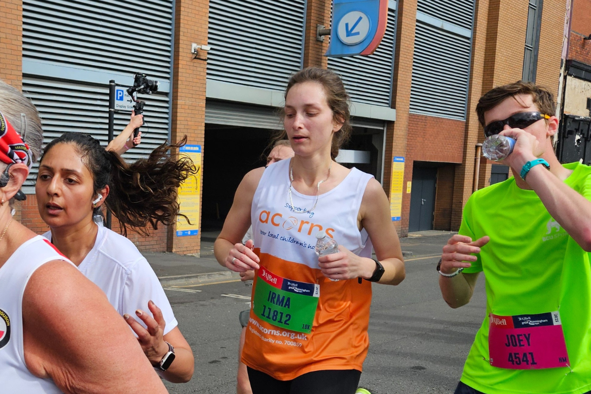 A runner in Acorns running vest.