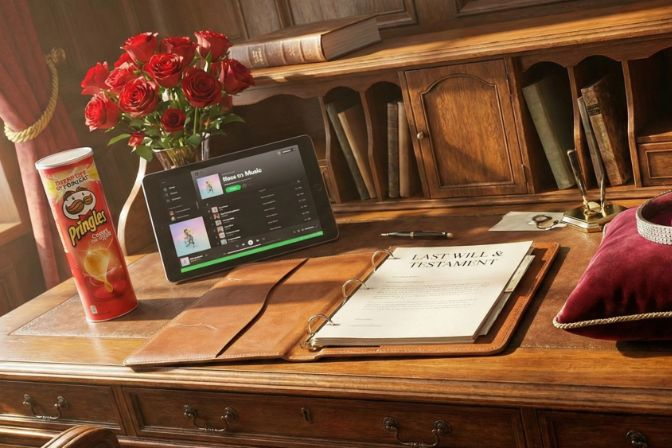 A desk on which is a last Will and testament and a tube of pringles